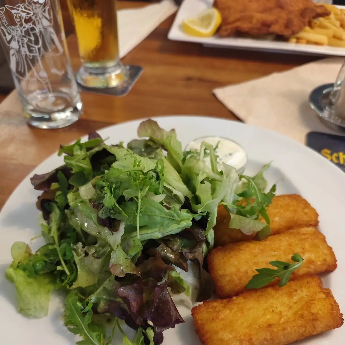 Kartoffelrösti Auf Salatteller