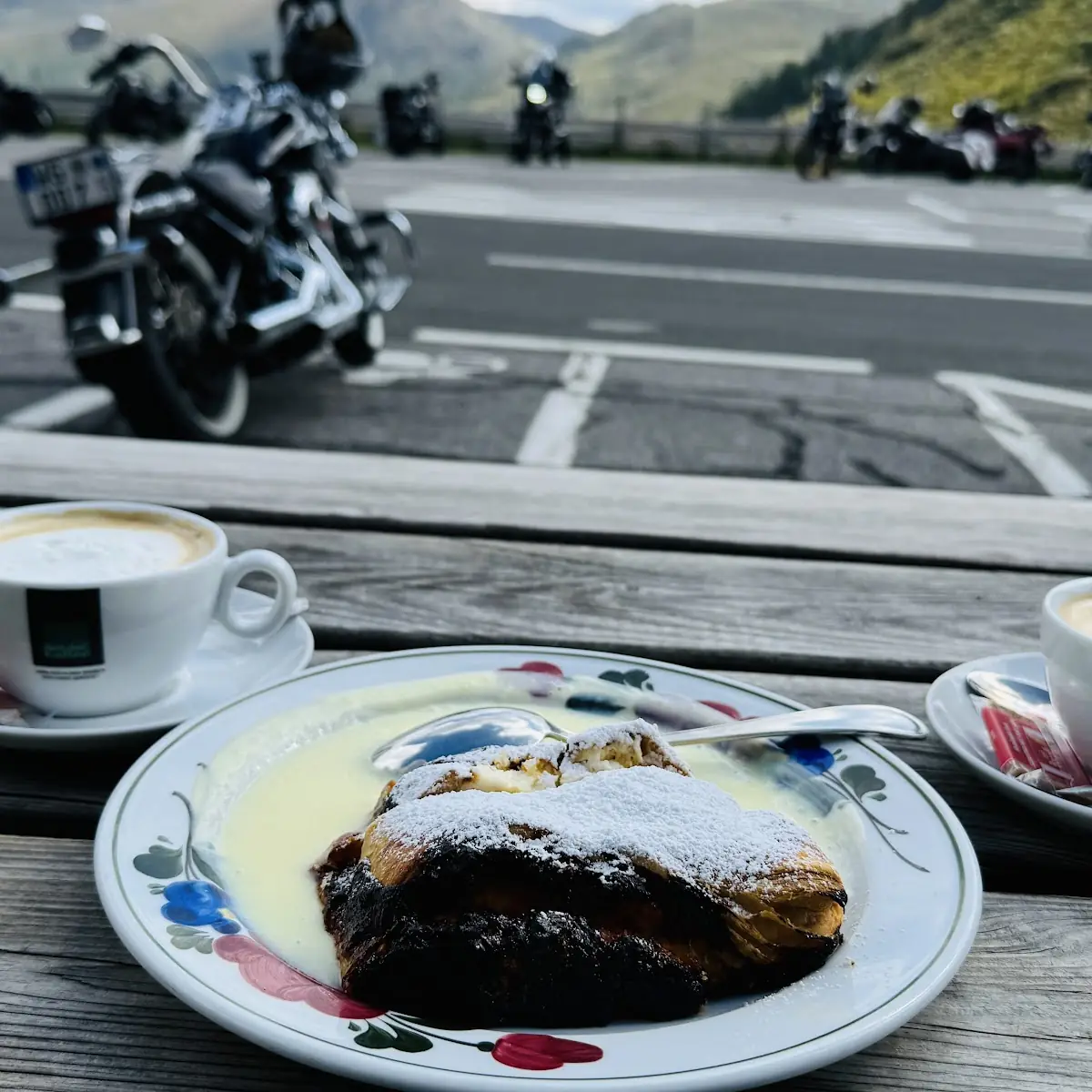 Cappuccino Und Topfenstrudel