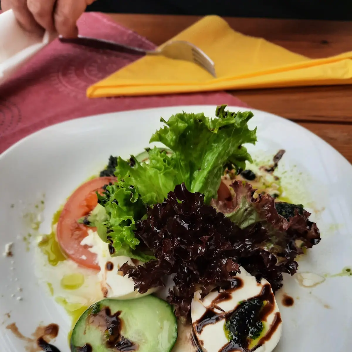 Schafskäse Mit Pesto U Salatgarnitur