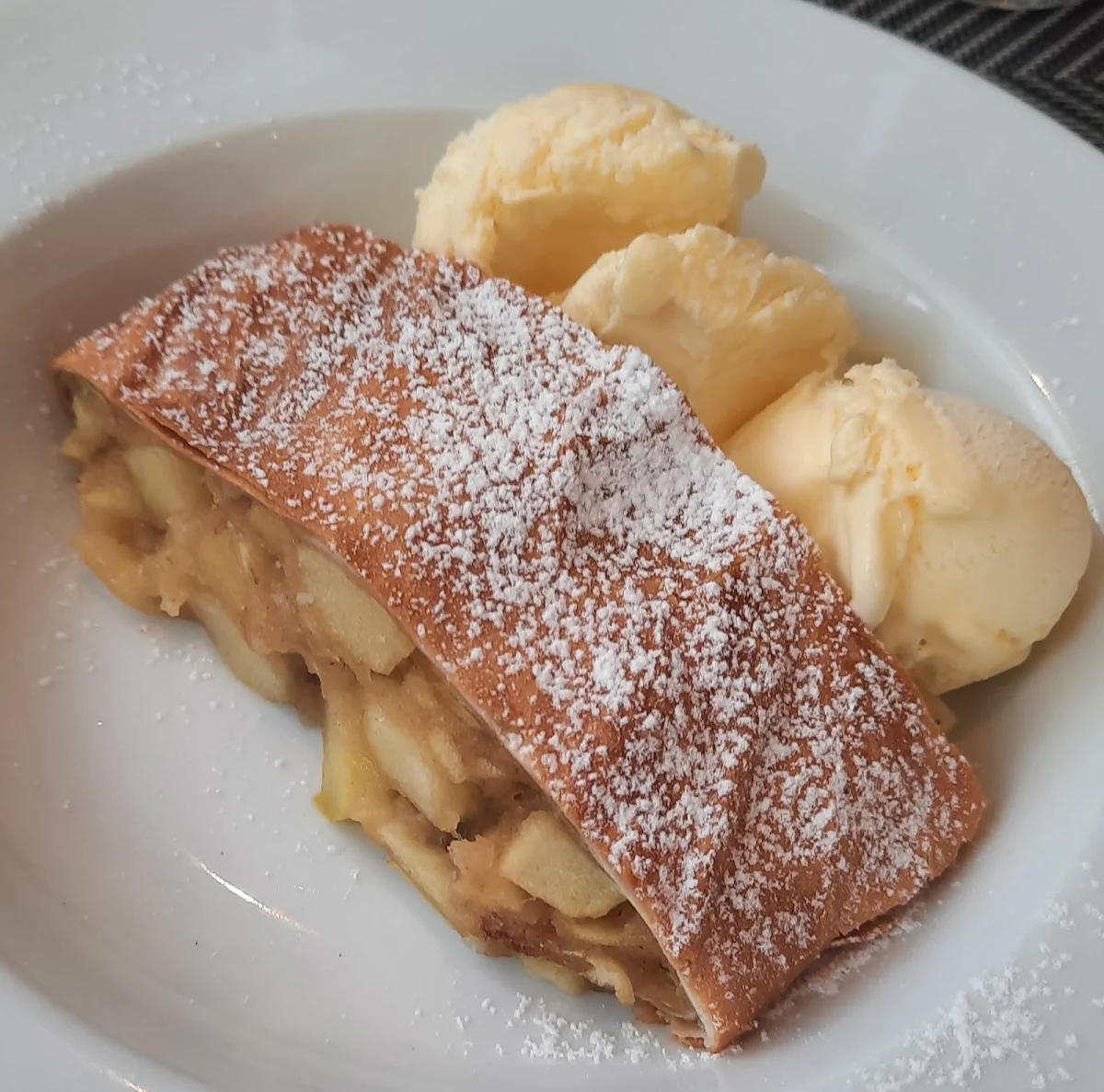 Apfelkuchen Mit Vanille Eis