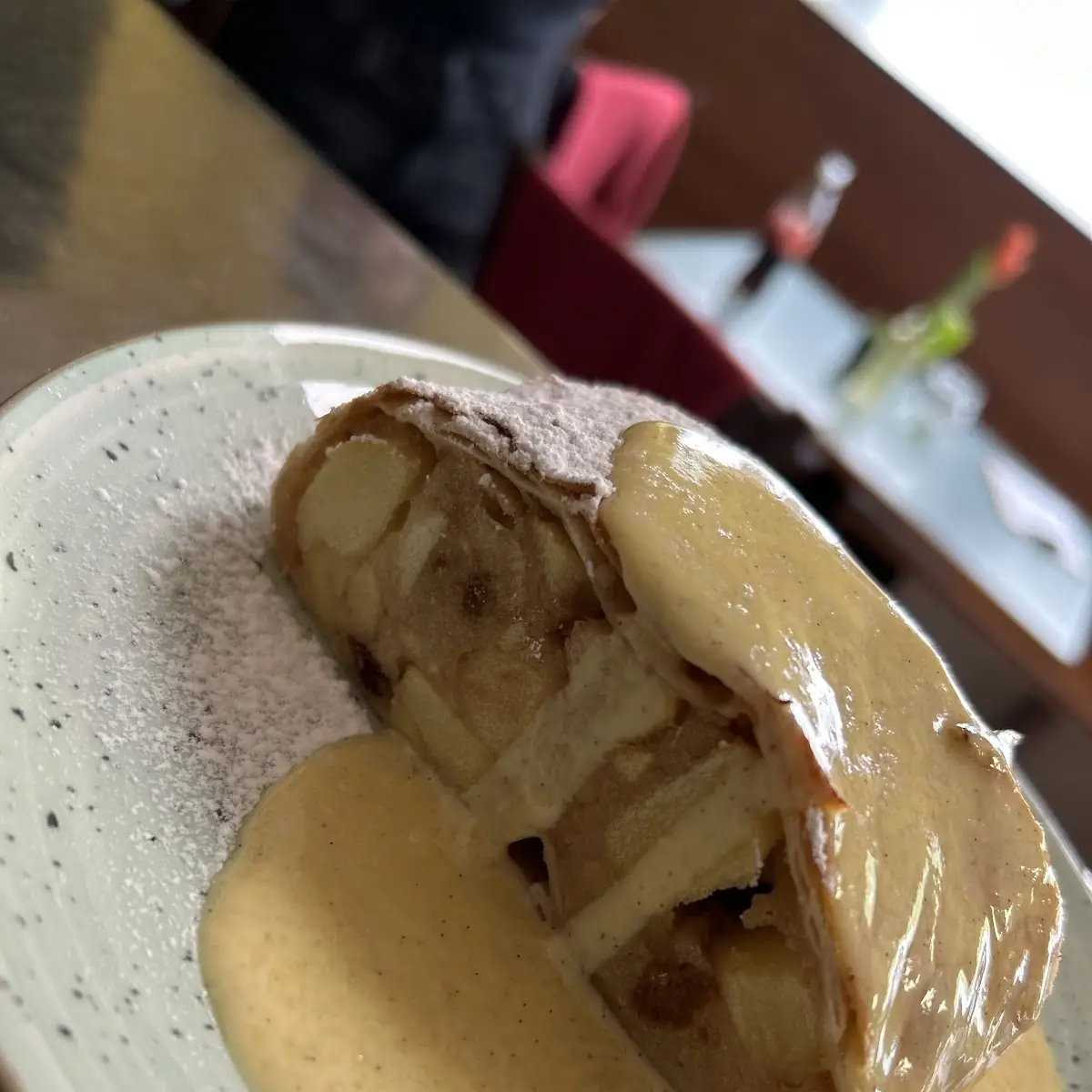 Apfelstrudel Mit Vanillesauce
