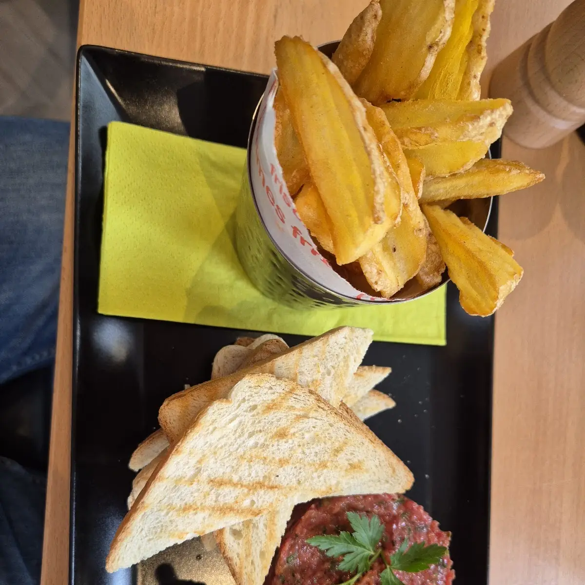 Beef Tatar Mit Pommes