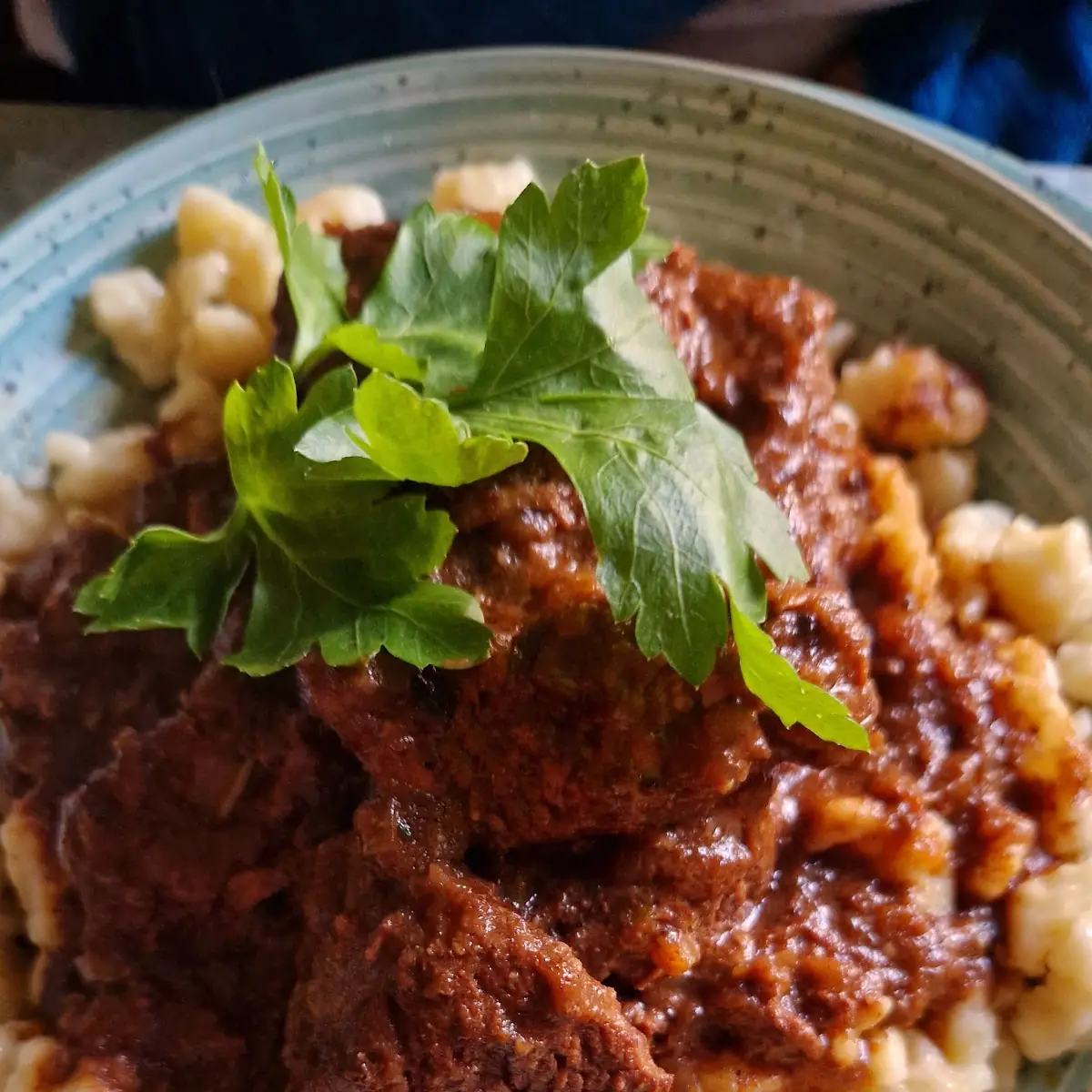 Rindsgulasch Mit Hausgemachten Spaetzle