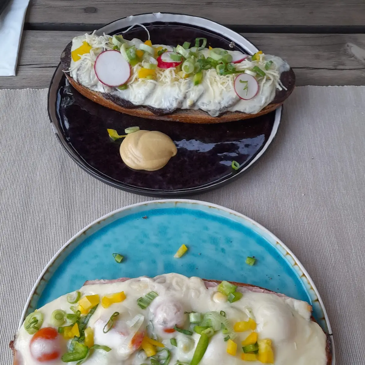 Überbackenes Blunzenbrot Und Überbackenes Schinkenbrot