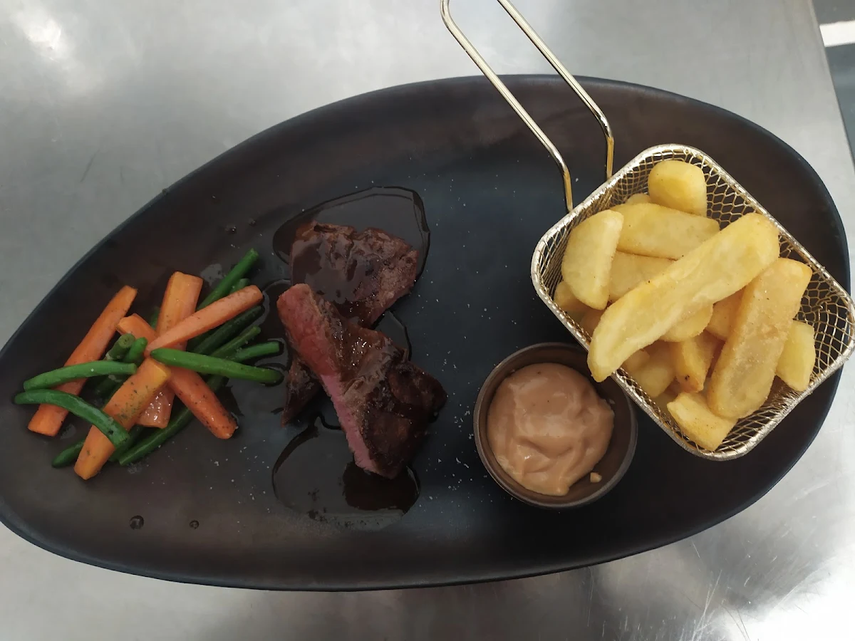 Flat Iron Steak Mit Steakhousefries