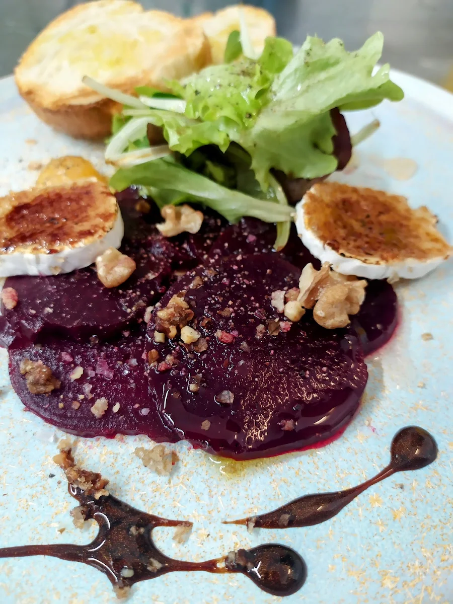 Rote Rüben Carpaccio Mit Karamelisiertem Ziegenkäse