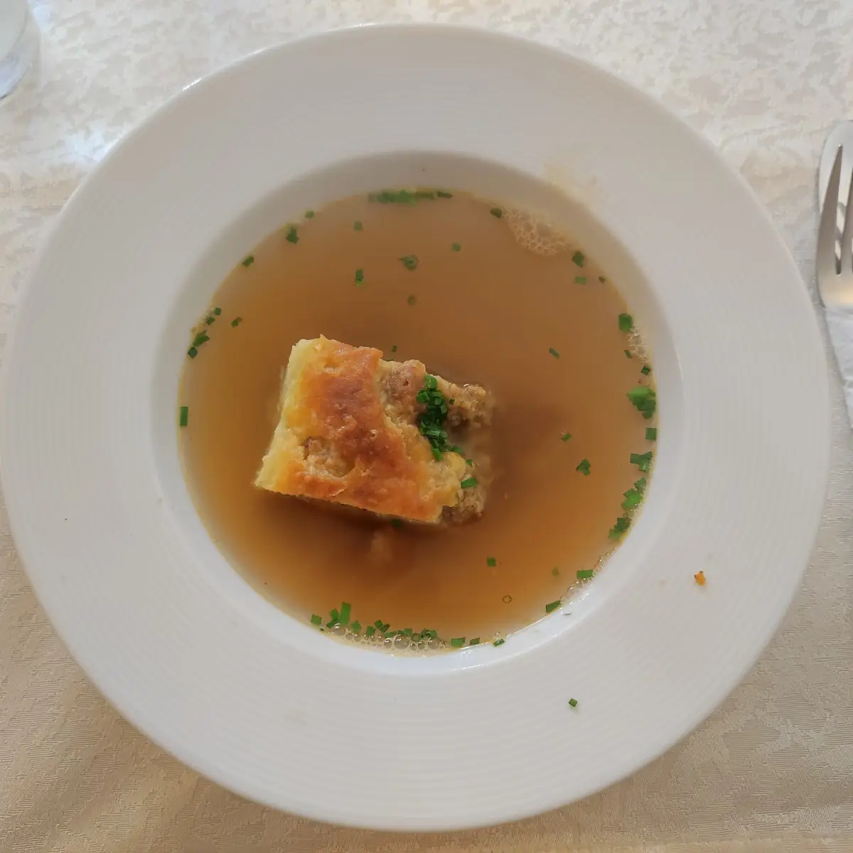 Klare Suppe Mit Fleischstrudel