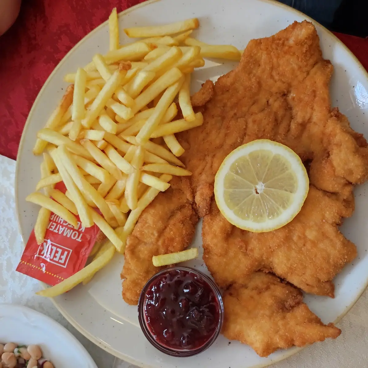 Wiener Von Der Pute Mit Pommes