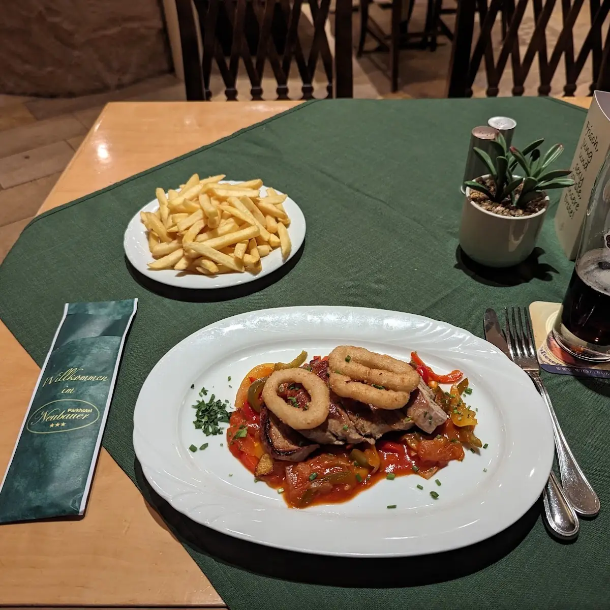 Schindelbraten Mit Pommes Und Letscho