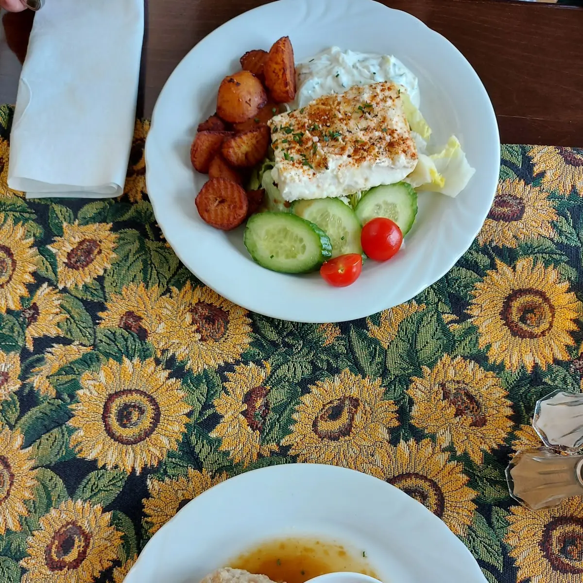 Schweinsbraten Und Ziegenkäse