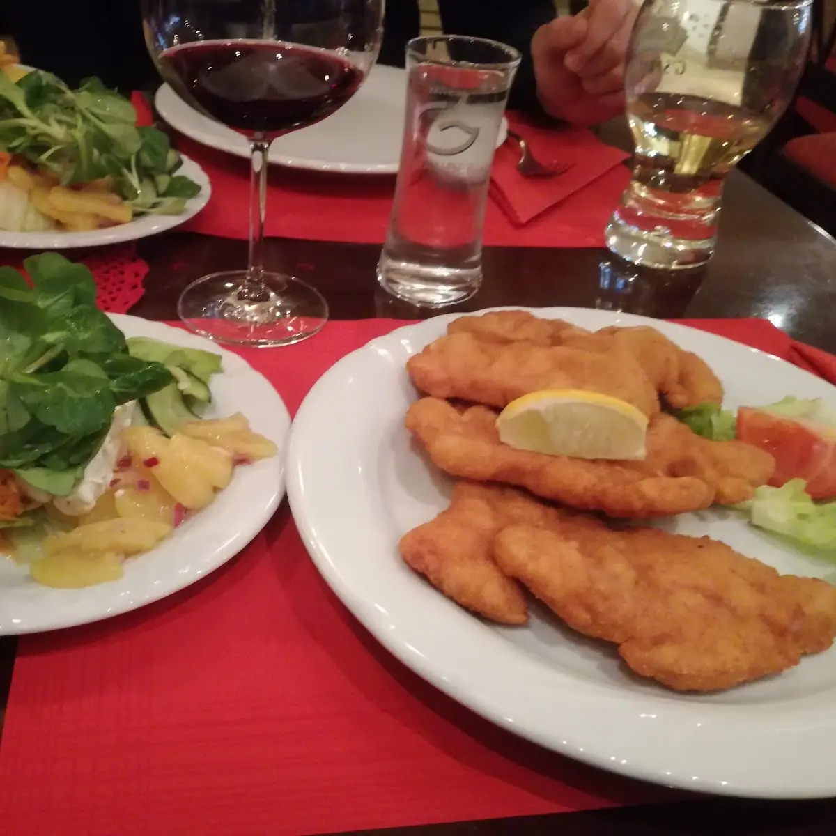 Surschnitzel Mit Gemischtem Salat
