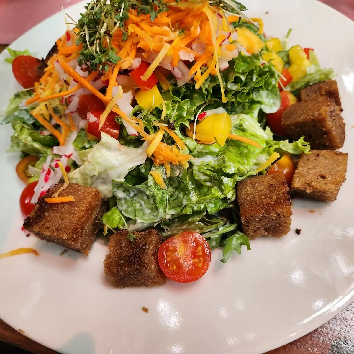 Salatplatte Mit Rinderfiletstreifen