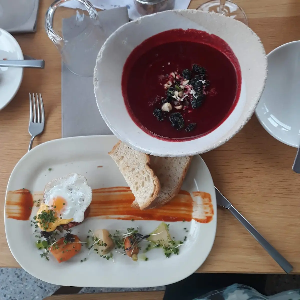 Beeftatar Und Rote Rübensuppe