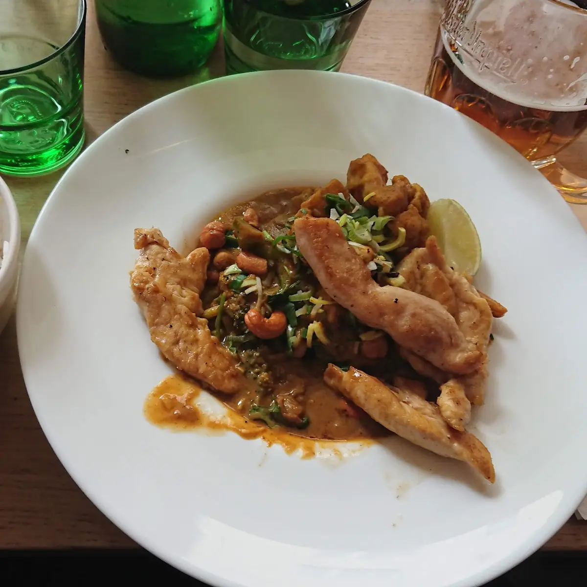 Schweinsbraten Mit Sauerkraut Und Knödel