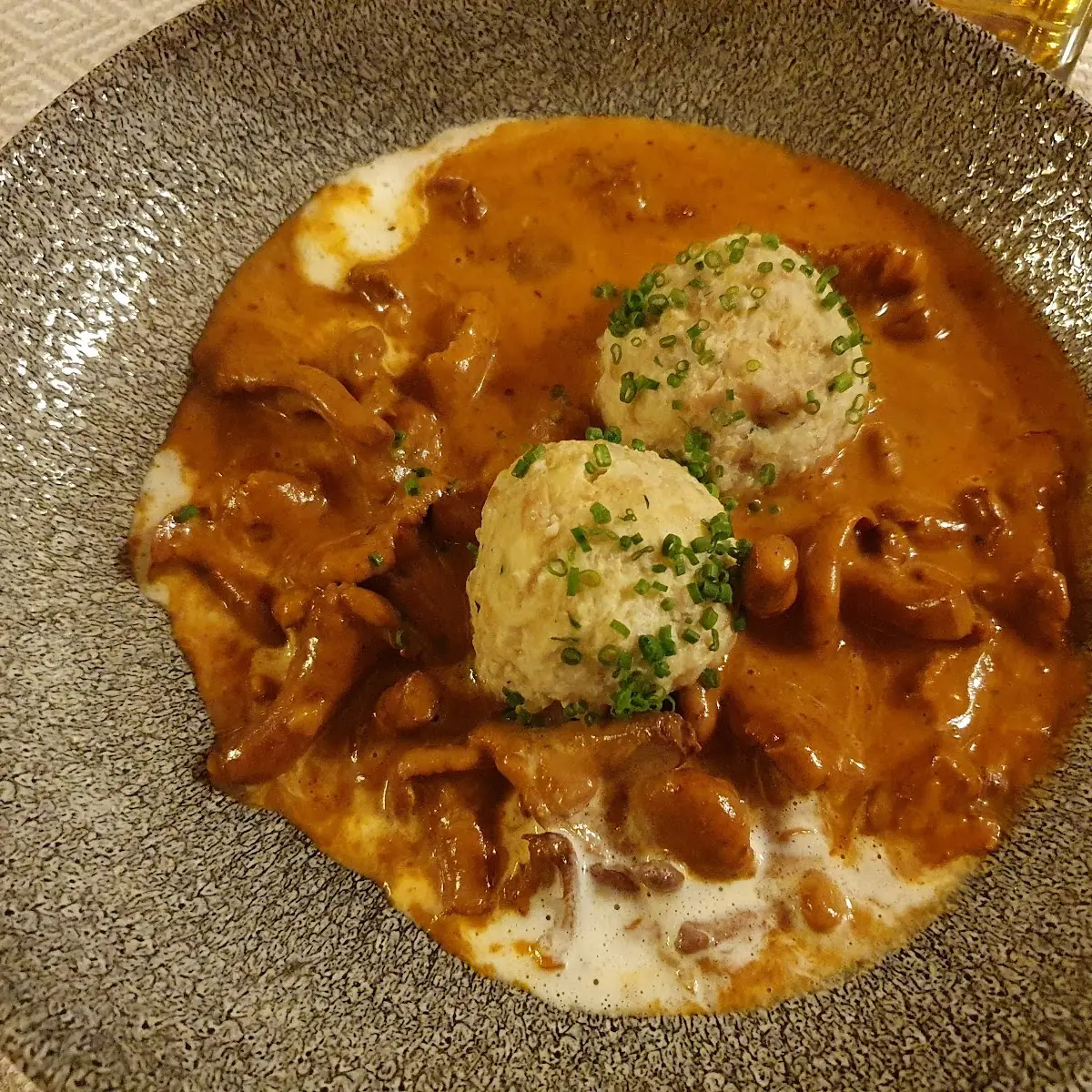 Eierschwammerlgulasch