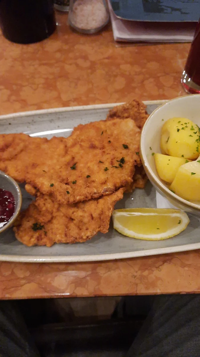 Wiener Schnitzel Mit Petersilien Kartoffel