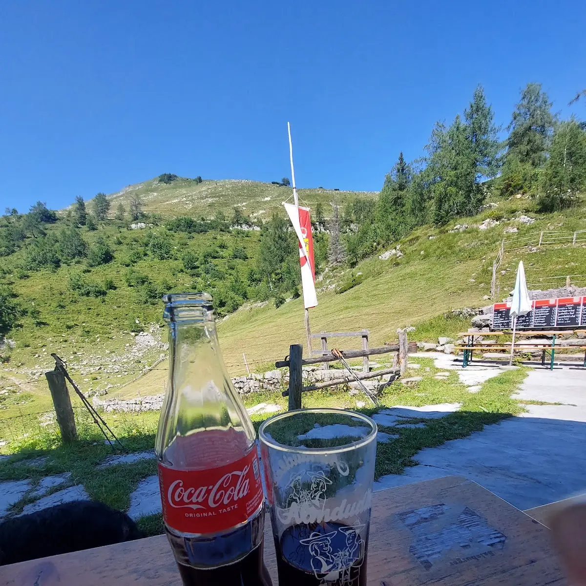 Coca Cola A Koláč Se Mi Nevešel Do Záběru