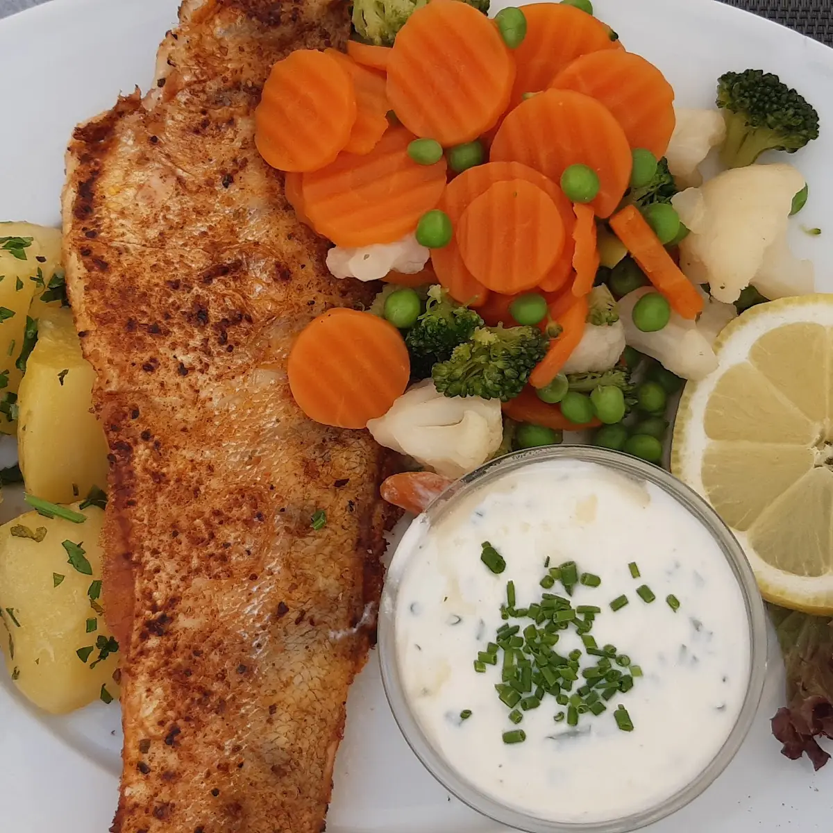 Zanderfilet Mit Gemüse Und Kartoffeln