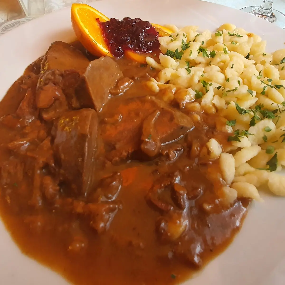 Geschmorter Rehbraten Mit Spätzle