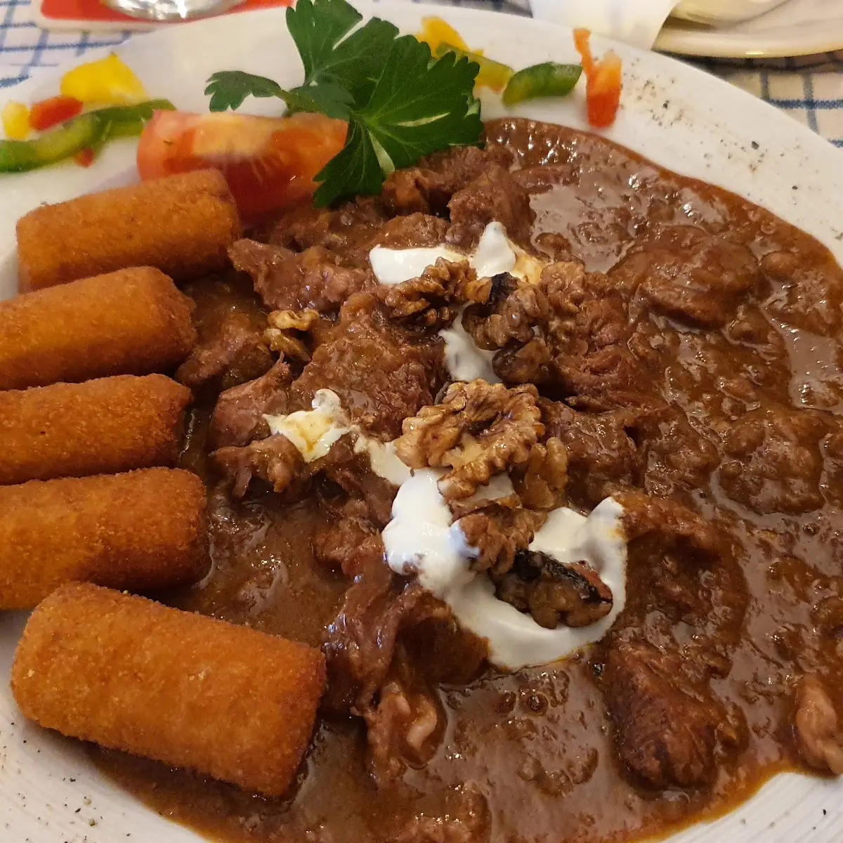 Rindsgeschnetzeltes Mit Kroketten