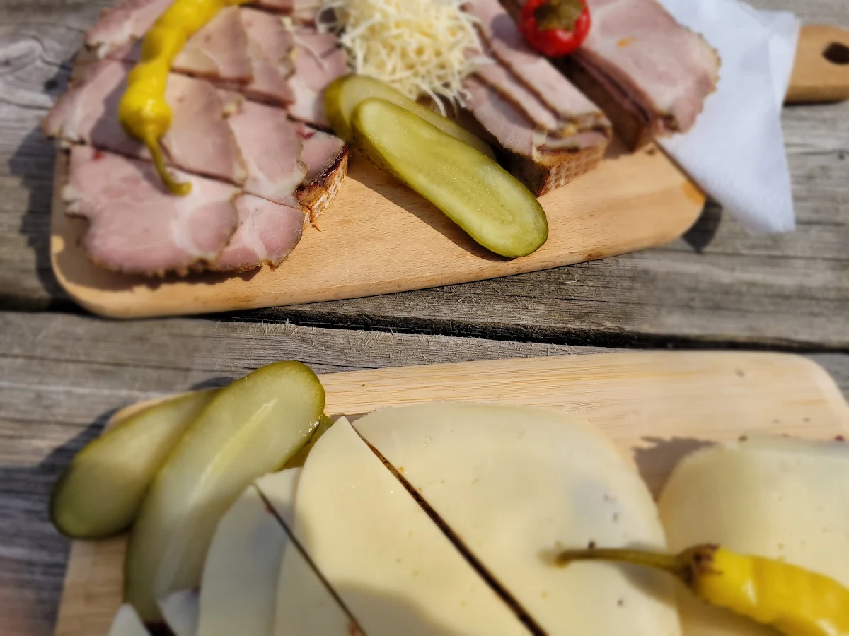 Käsebrot Und Schweinsbratenbrot