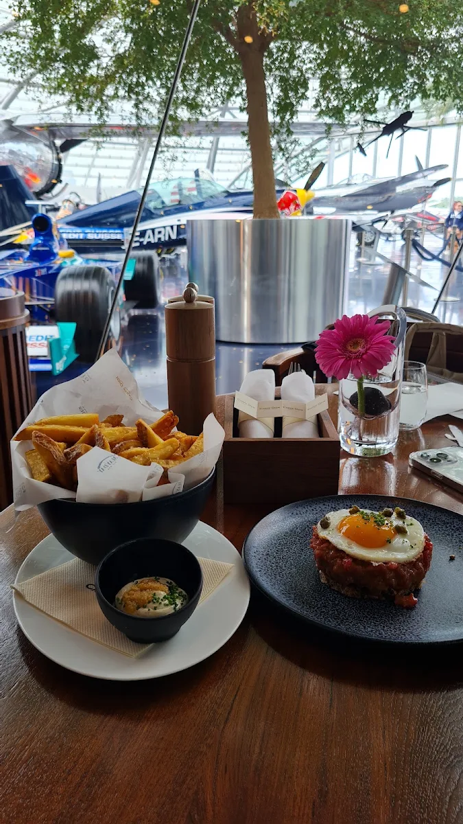 Beef Tartare Mit Pommes Und Trüffel Mayonnaise