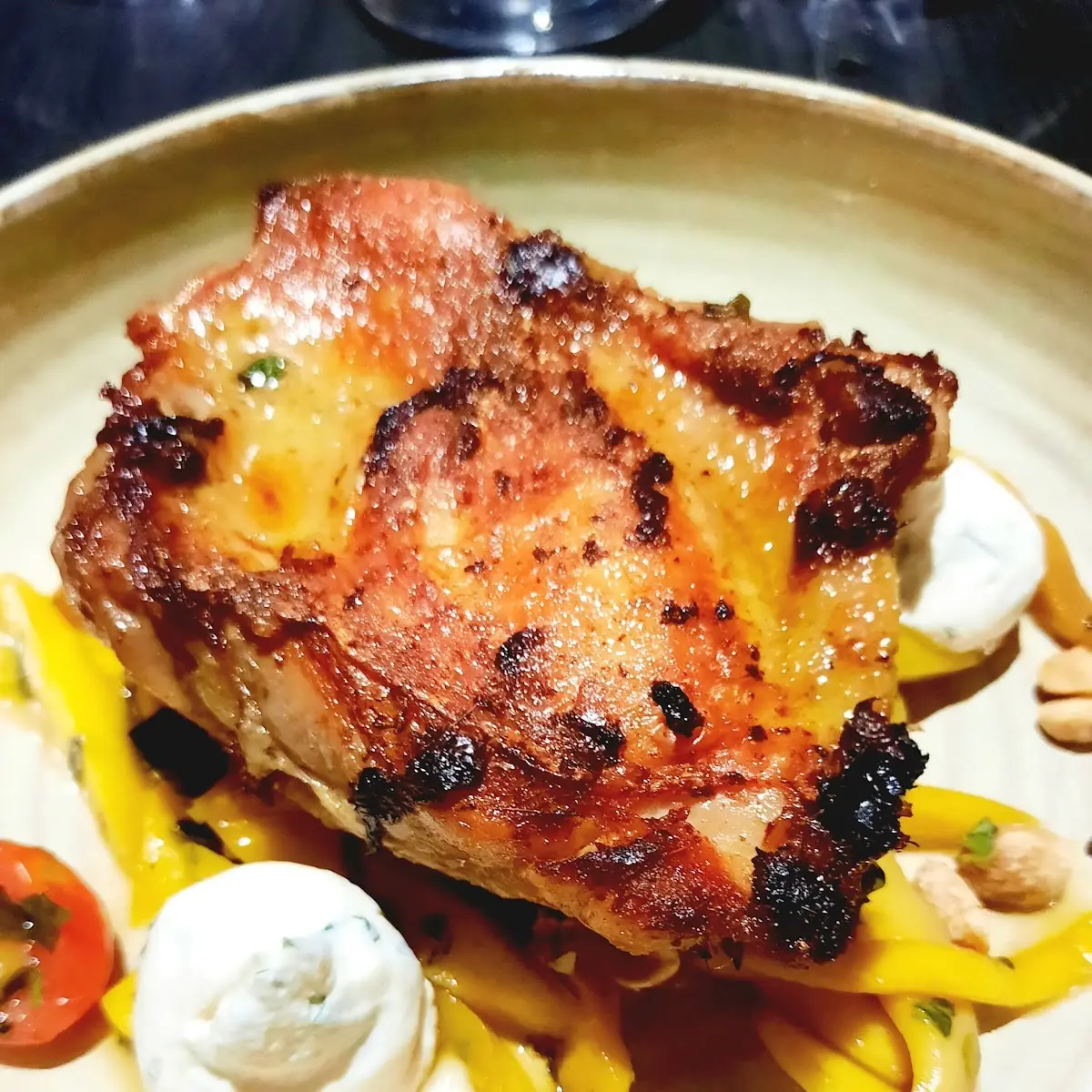 Zitronenhendl Auf Chili-mango-nuss-salat