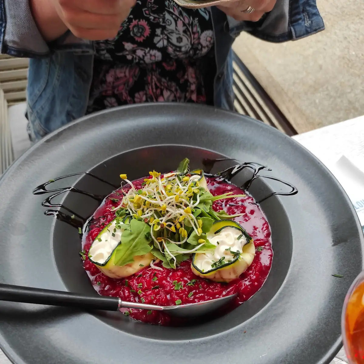 Rote Rüben Risotto Mit Zucchini-käse Röllchen