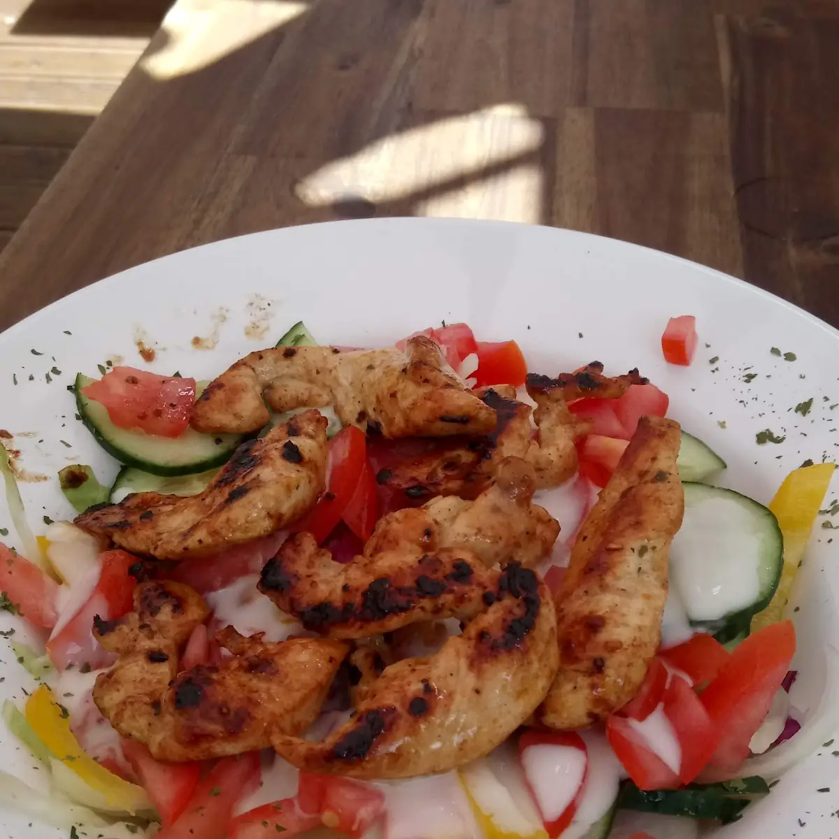 Gegrillte Huehnerstreifen Auf Salat