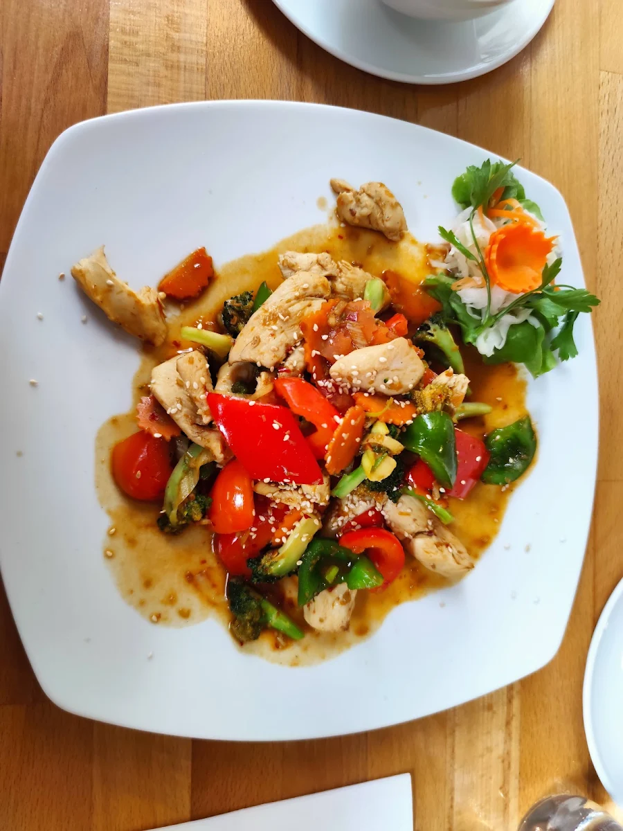 Huhn Mit Zitronengras Und Chilis