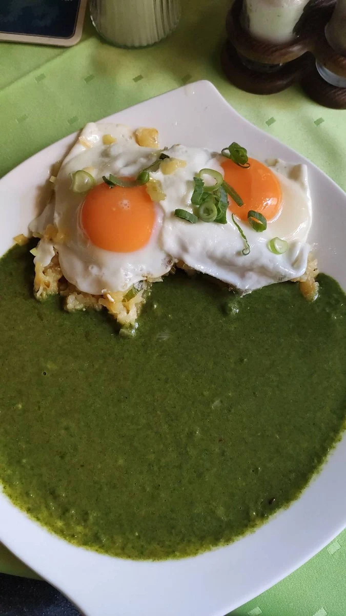 Spinat Mit Spiegelei Und Rösti