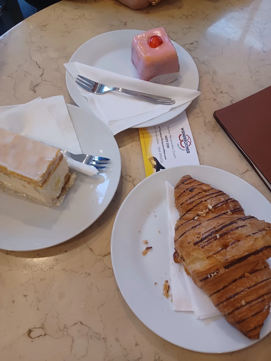 Cornetto Al Cioccolato Torta Millefoglie Con Crema