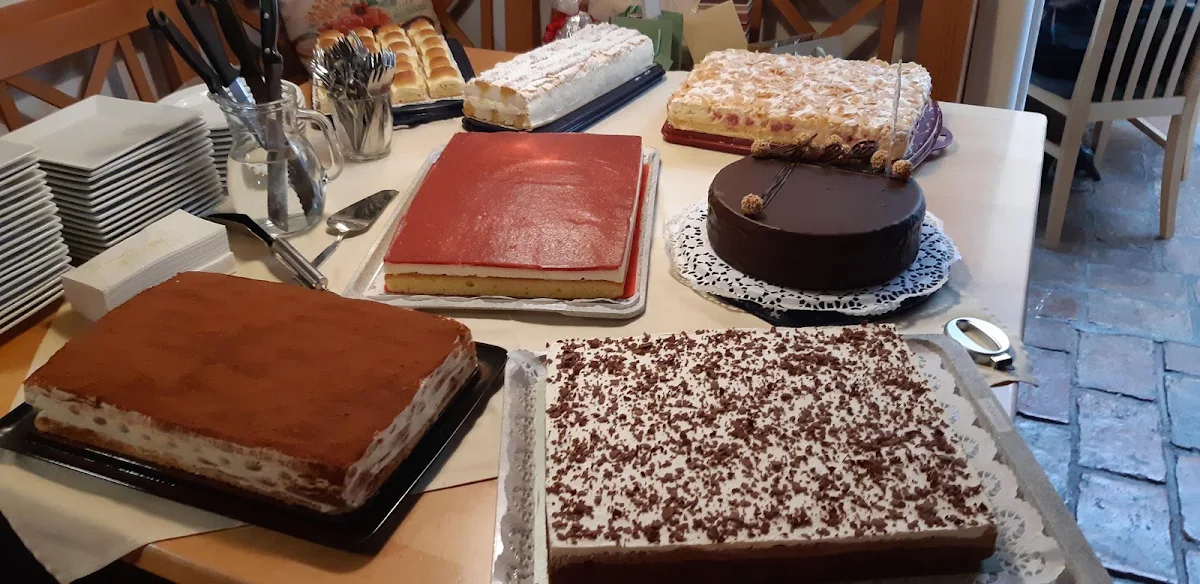 Kardinalschnitten Nutellaschnitten Tiramisu Fruchtikusschnitten Wolkenschnitten Und Schokotorte
