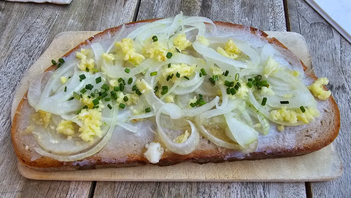 Schmalzbrot Mit Knoblauch Und Zwiebeln