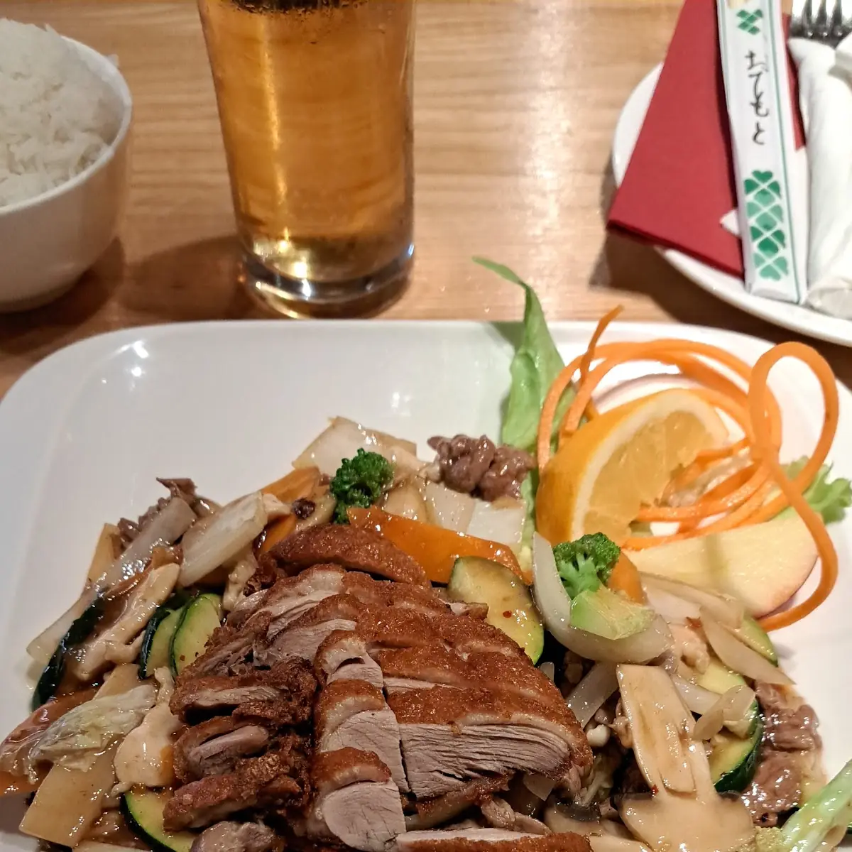 Acht Schätze Mit Knuspriger Ente