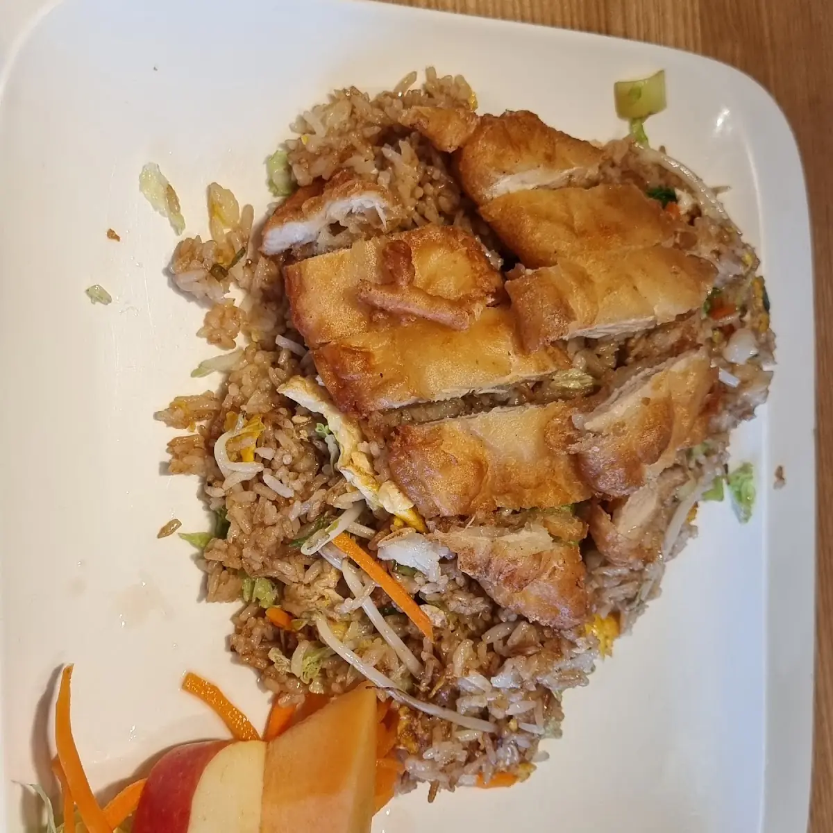 Gebratener Reis Mit Eier Und Knusprigem Hühnerfleisch