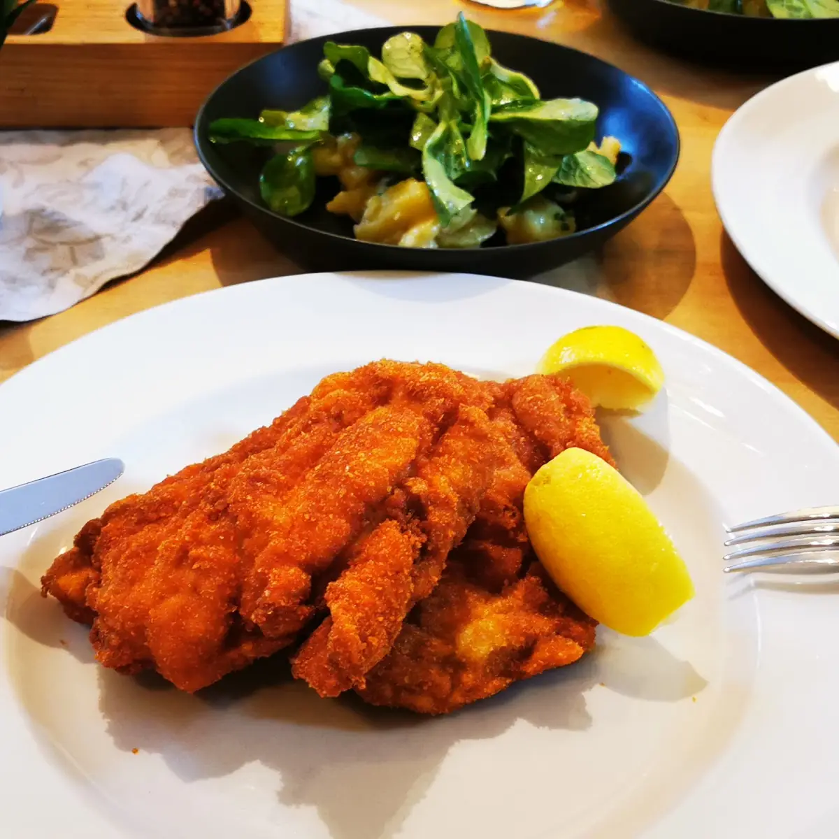 Backhendel Mit Erdäpfelsalat