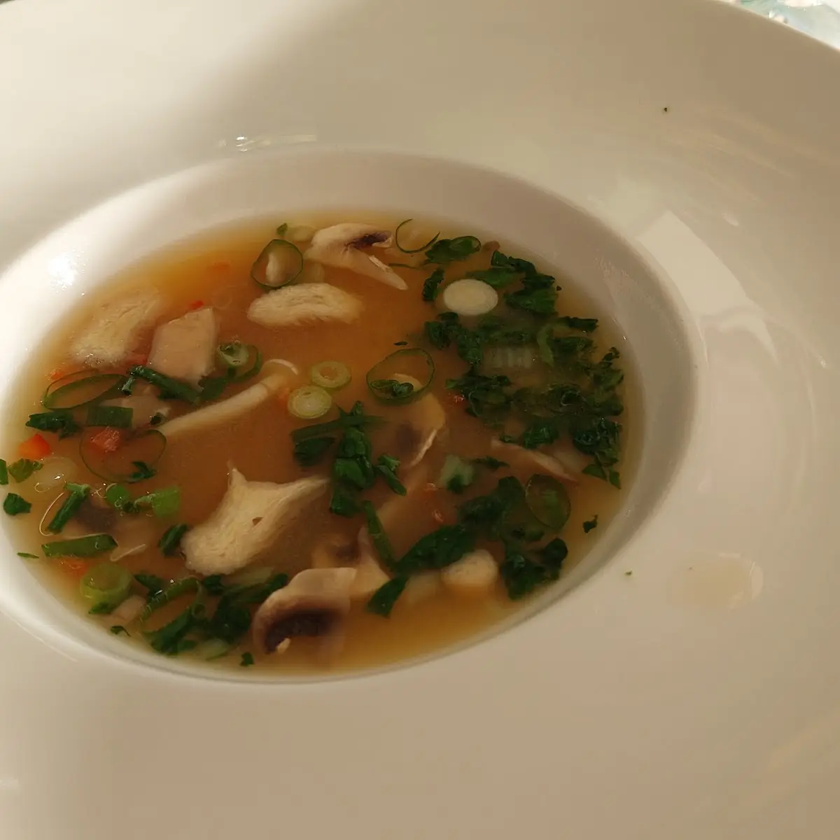 Festspielmenü Madame Butterfly Suppe Miso Suppe Seidentofu Pak Choi Pilze