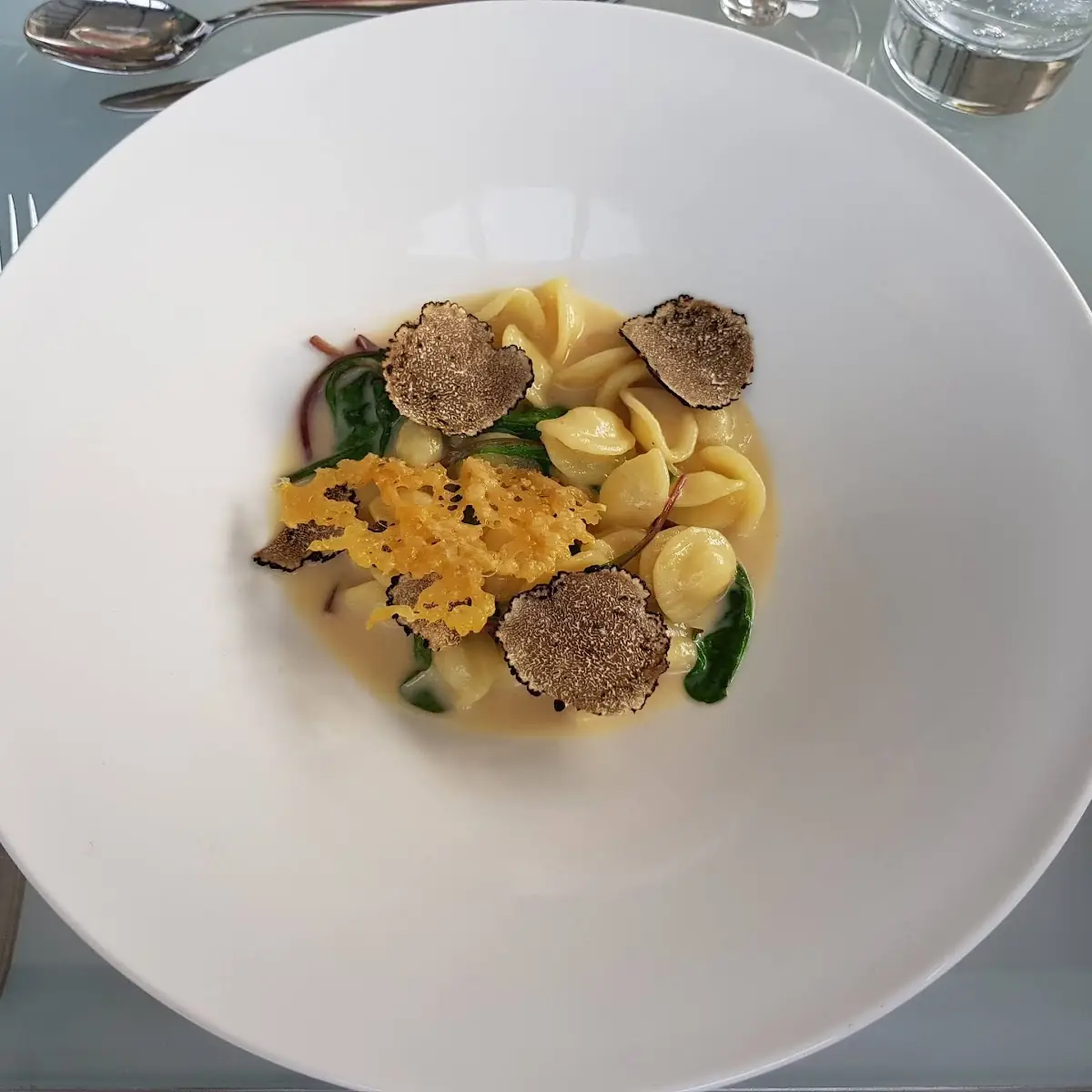 Orecchiette Mit Parmesanschaum Baby Mangold Und Trüffel