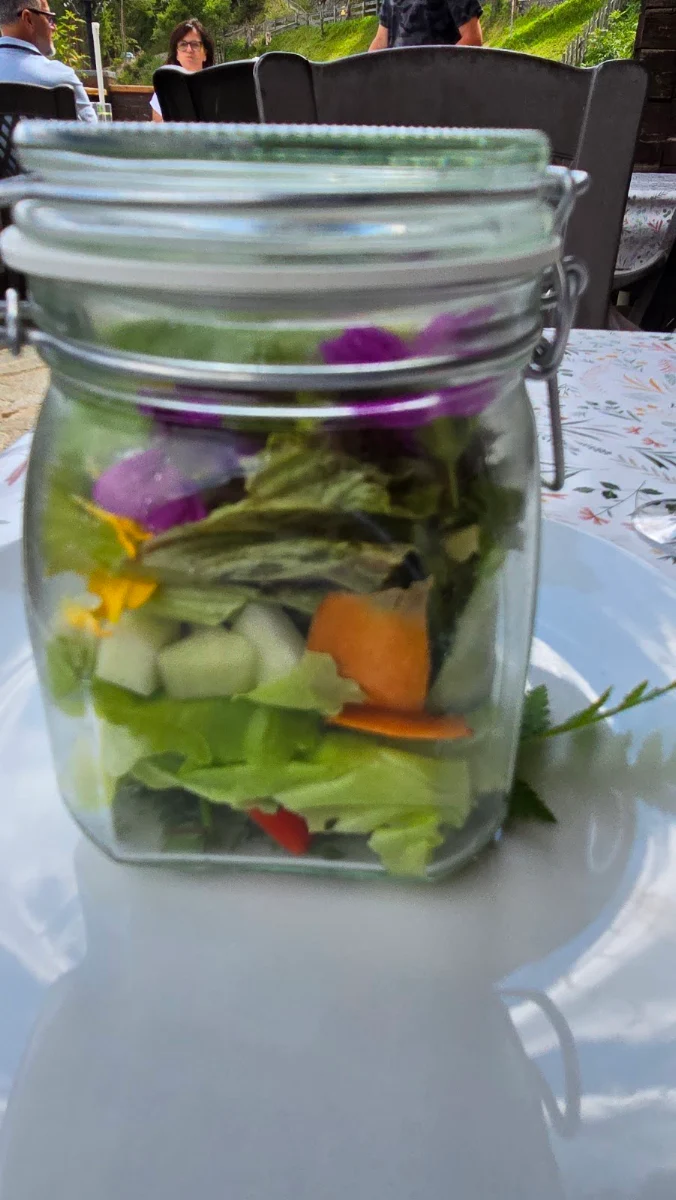 Bunter Salat Mit Wilden Und Zahmen Kräutern