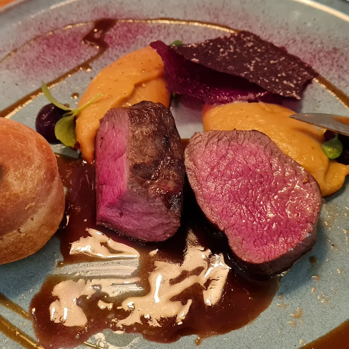 Hirsch Mit Buchtel Und JuS