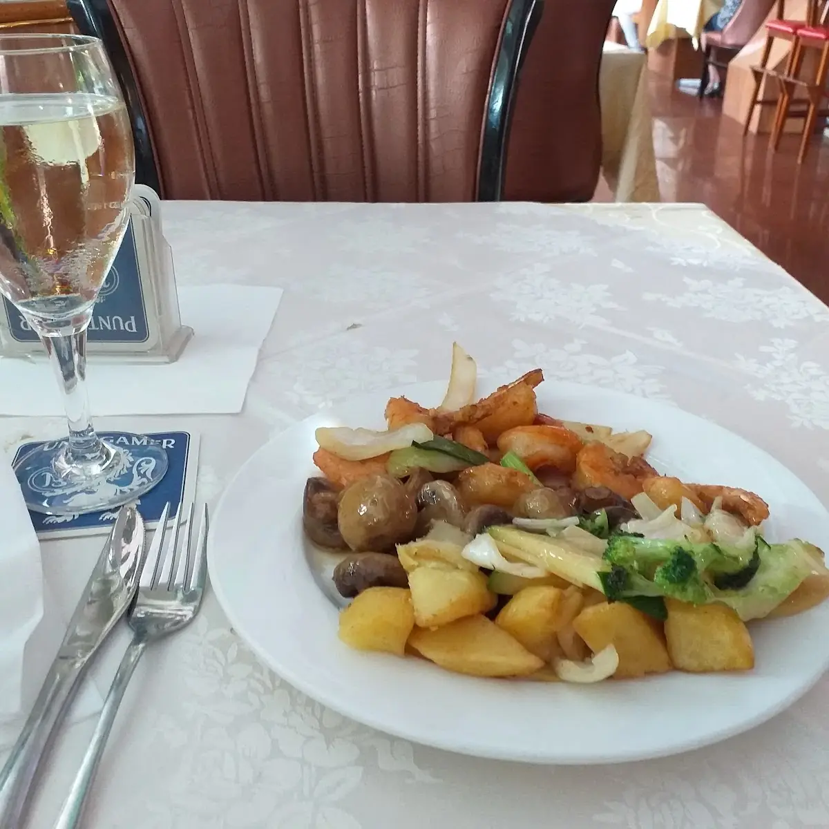 Gebratene Garnelen Mit Pilzen Vom Buffet
