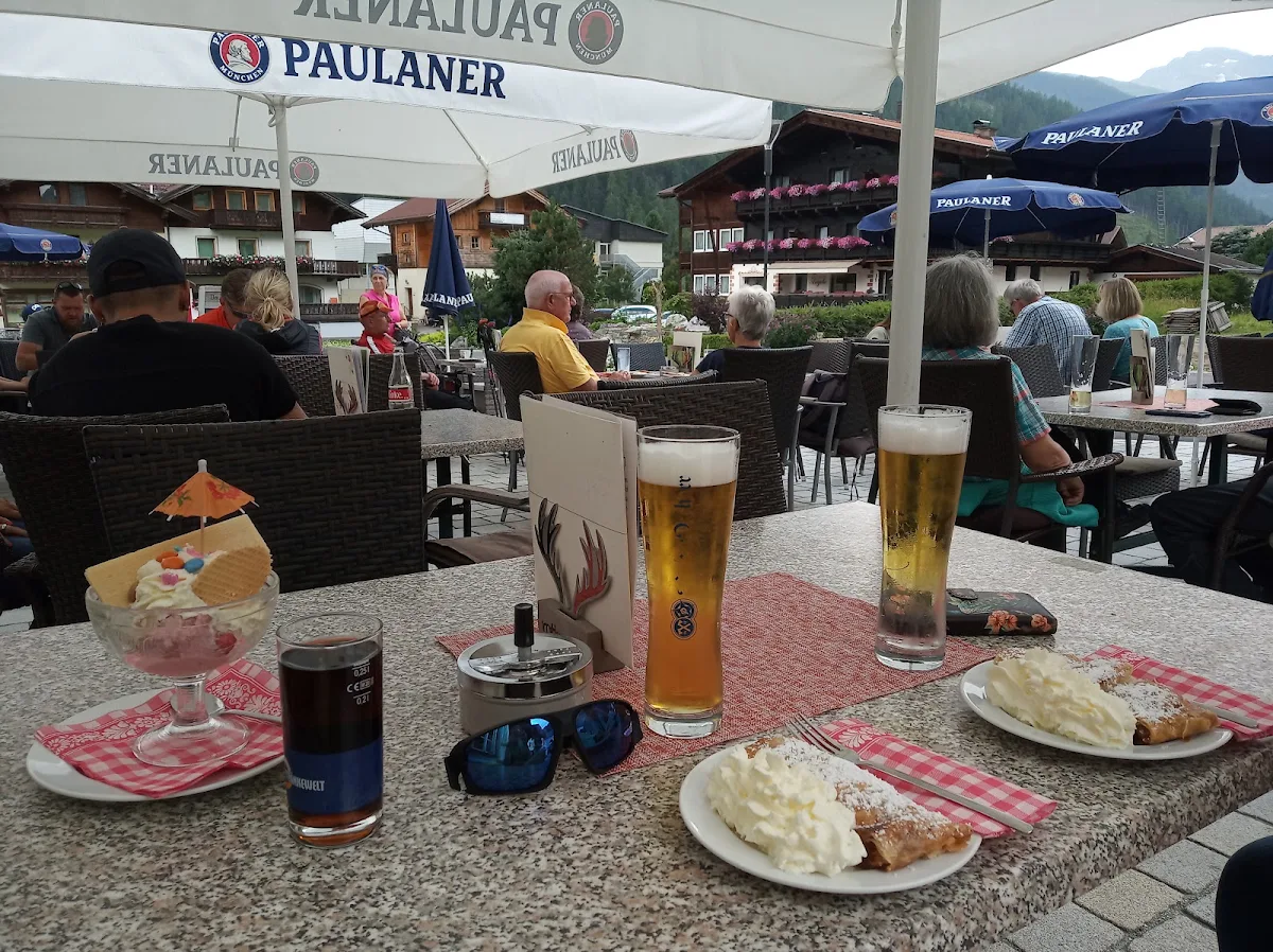 Apfelstrudel Mit Zahne & Eis