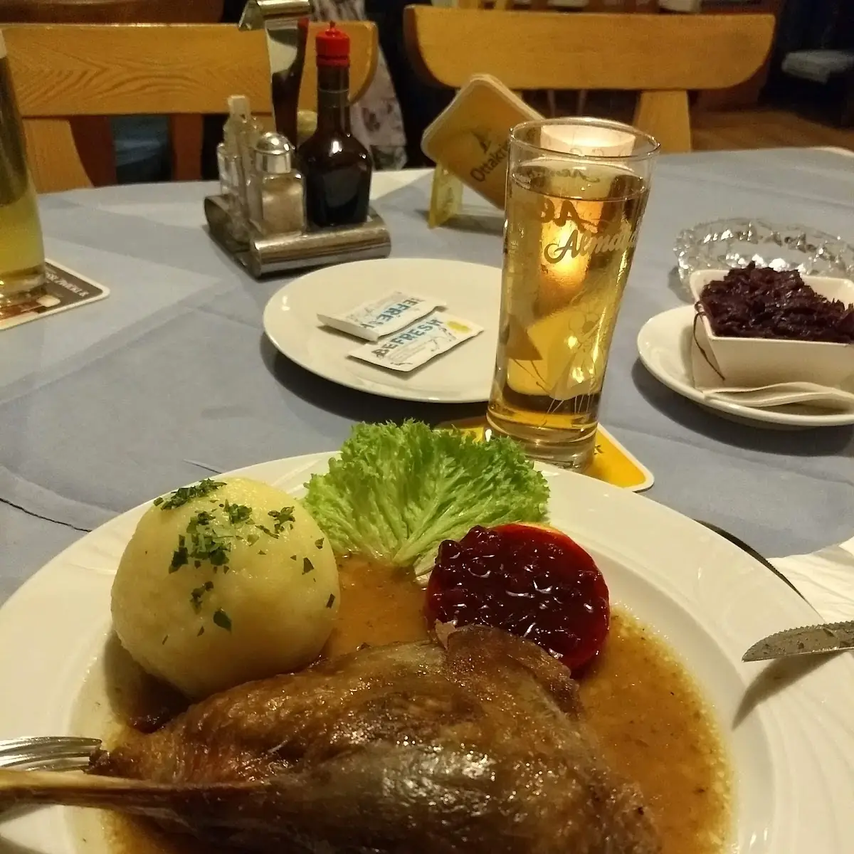 Gansl Mit Rotkraut Und Kartoffelknödel