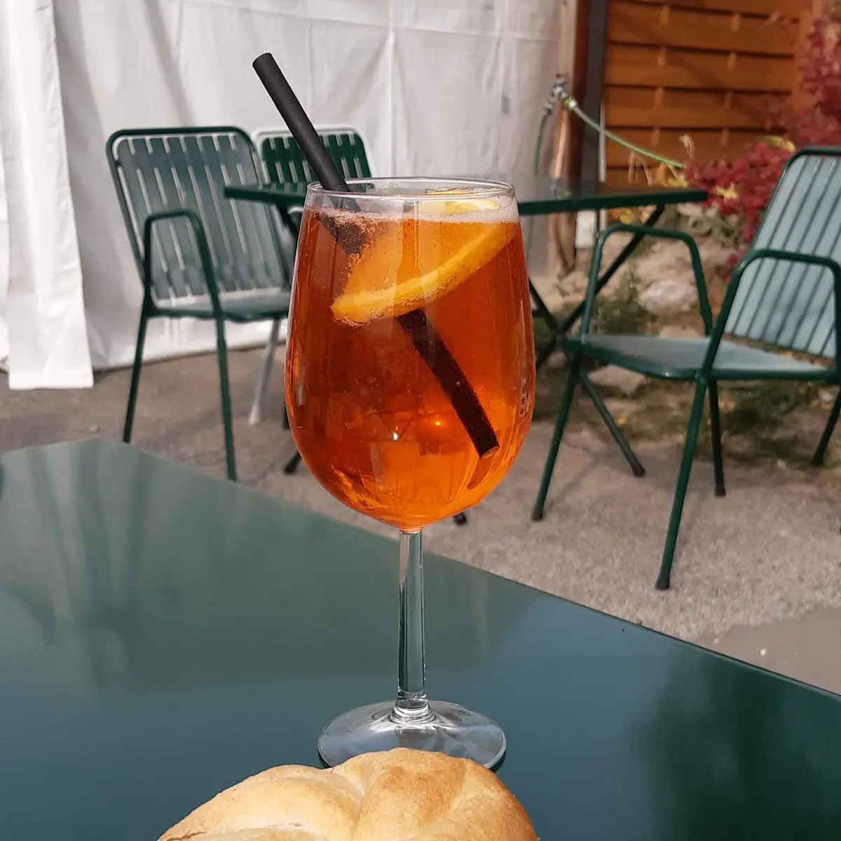 Aperol Mit Käsleberkäsesemmel