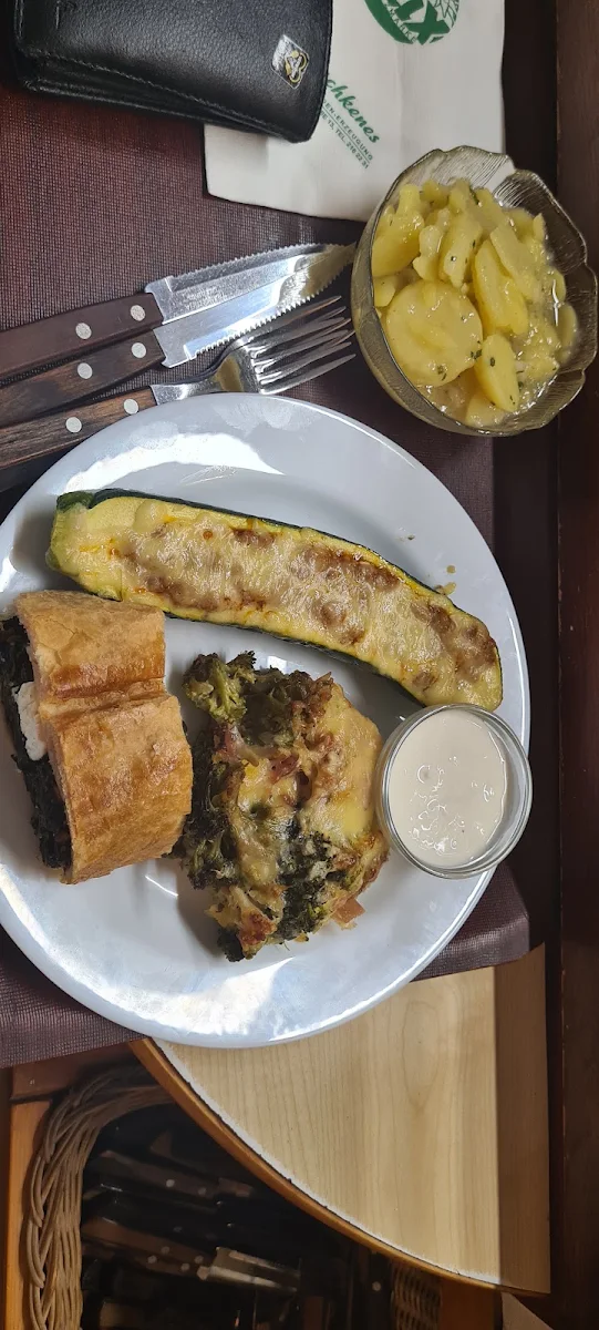Gebackene Zucchini Mit Käse Und Faschiertem Spinatstrudel Brokkoli Auflauf