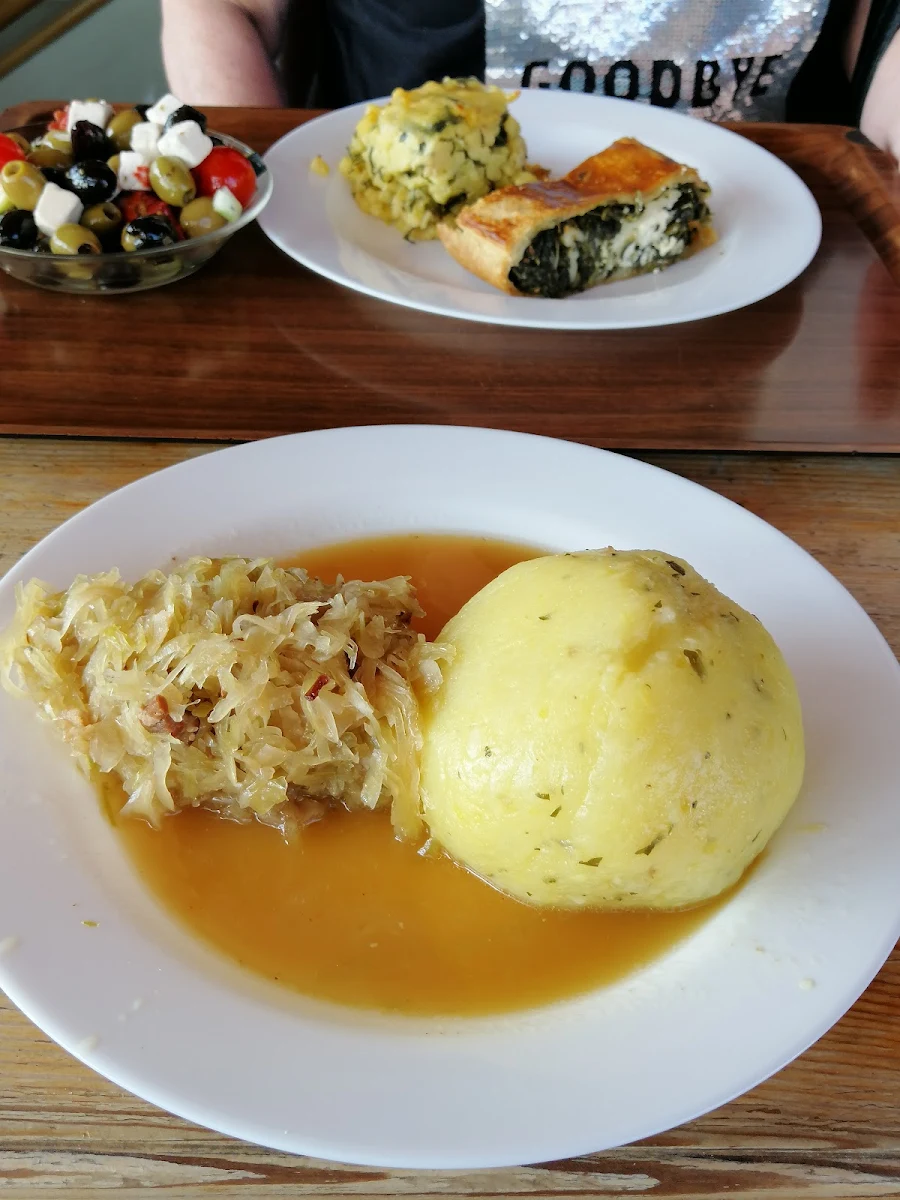 Grammelknoedel Mit Sauerkraut