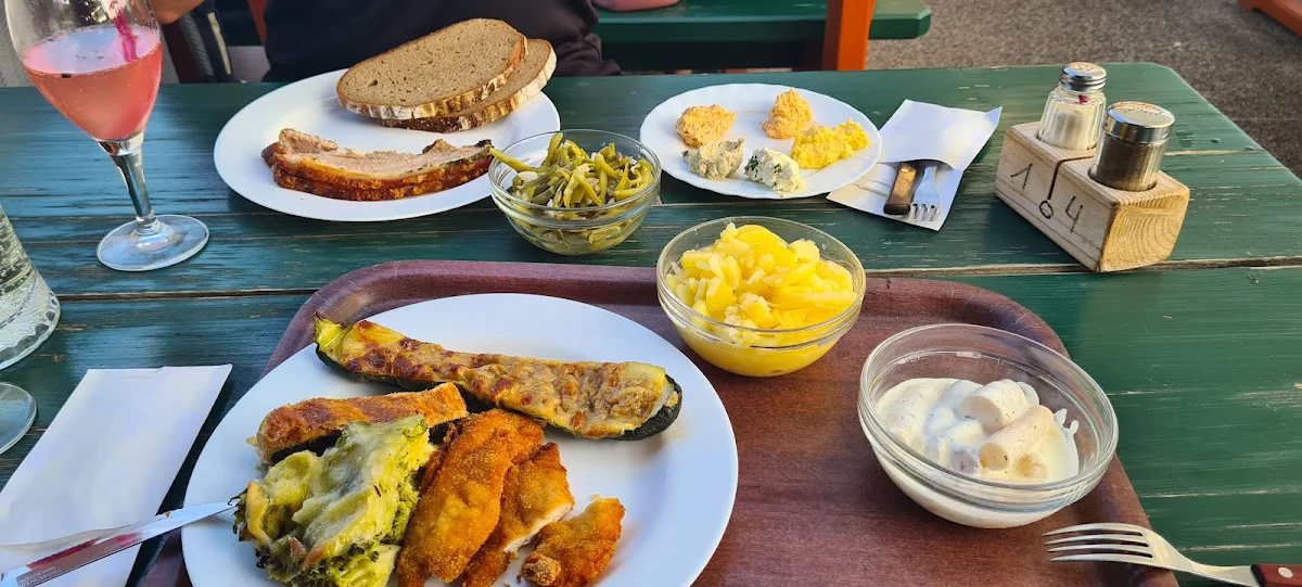 Spinatstrudel Überbackene Zucchini Hühnerschnitzel Erdäpfelsalat