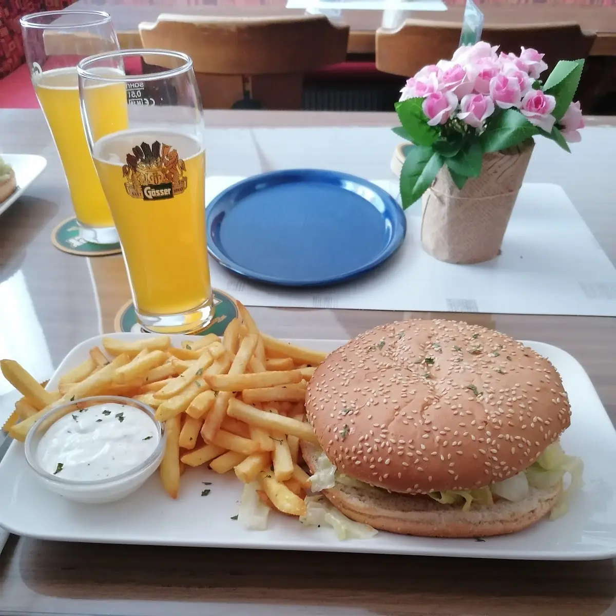 Crispy Chicken Burger Mit Pommes