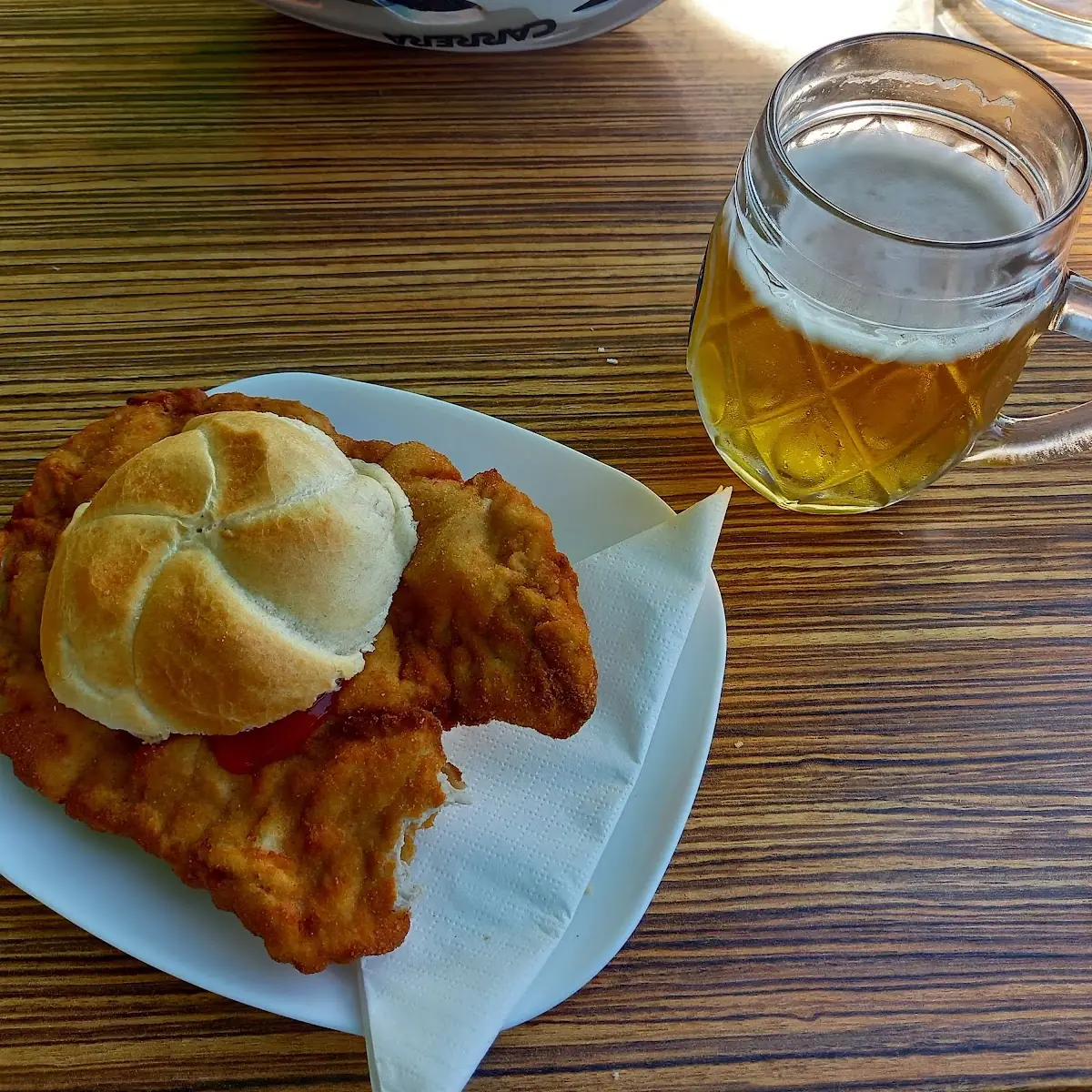 Schnitzel Semmel Mit Bier
